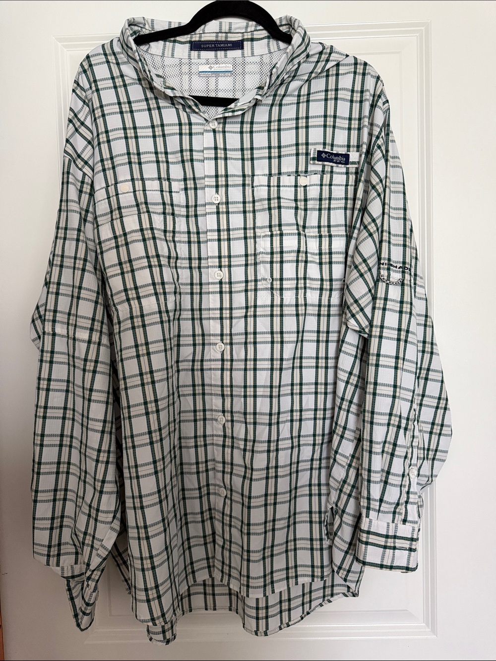 Columbia White and Green Plaid Long-Sleeve Button Down Shirt